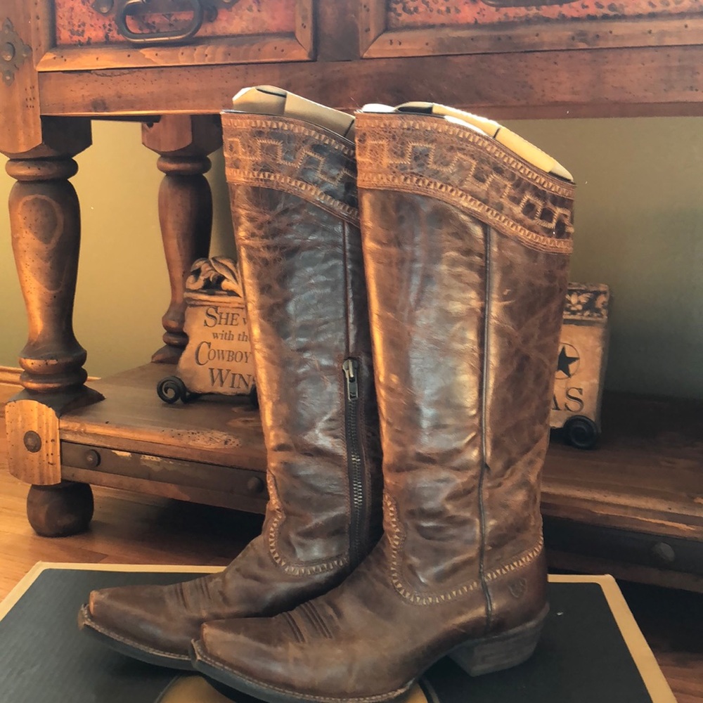 Ariat